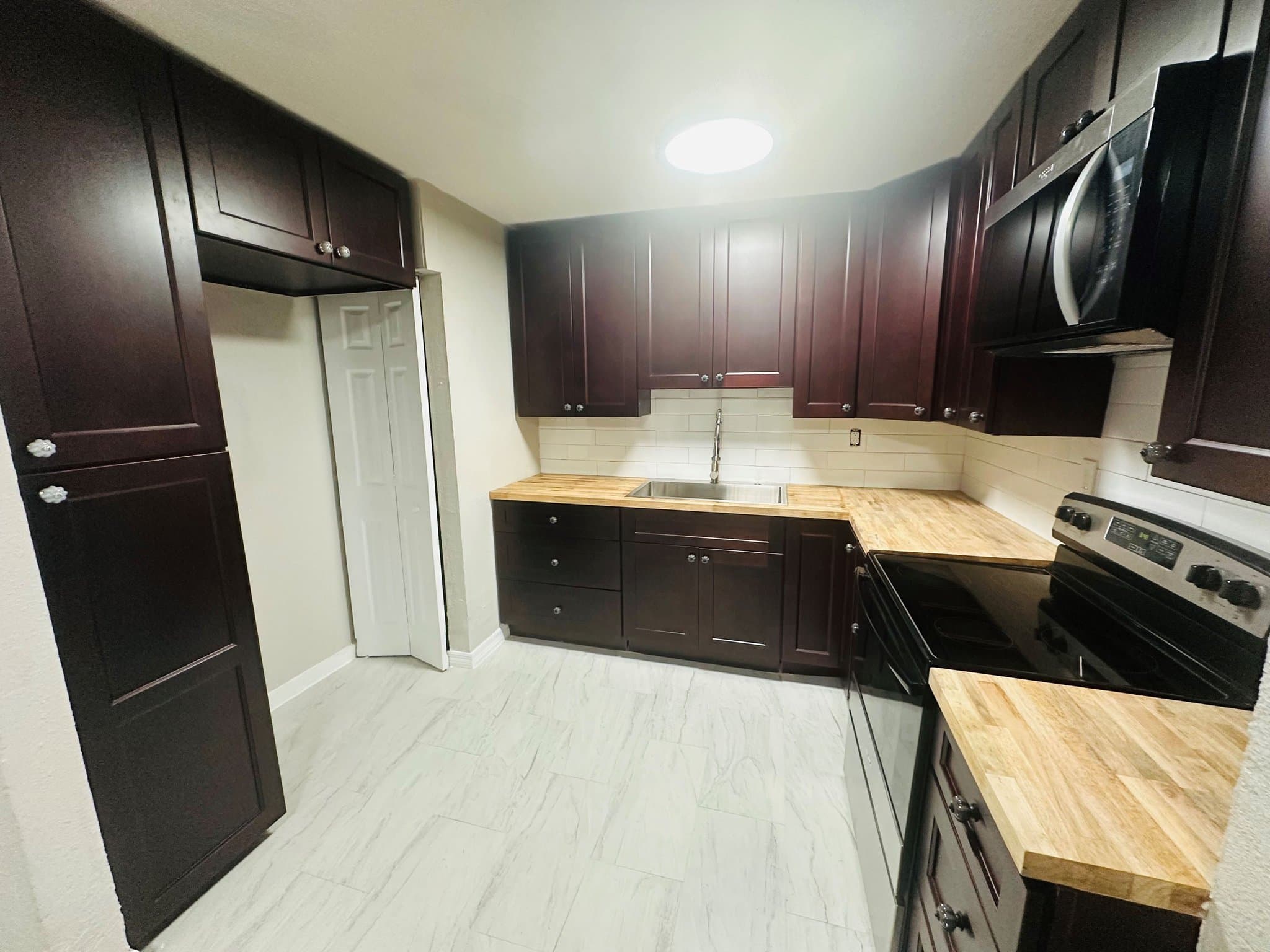 Jacksonville House: 7047 Ken Knight Dr E