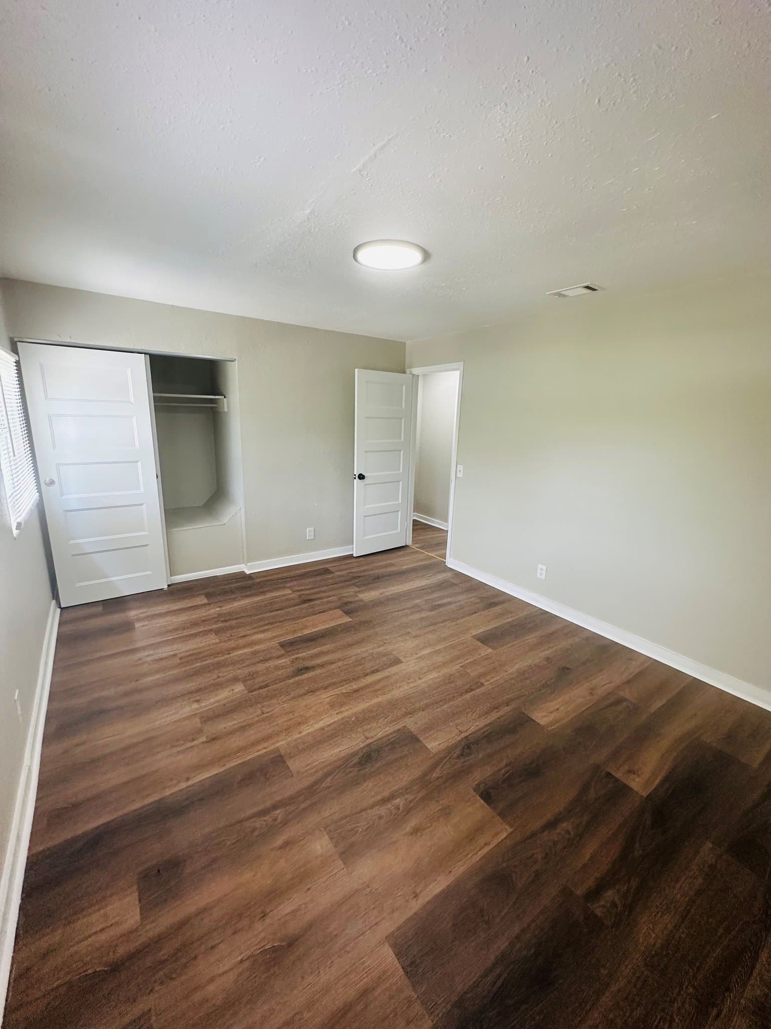 Jacksonville House: 7047 Ken Knight Dr E