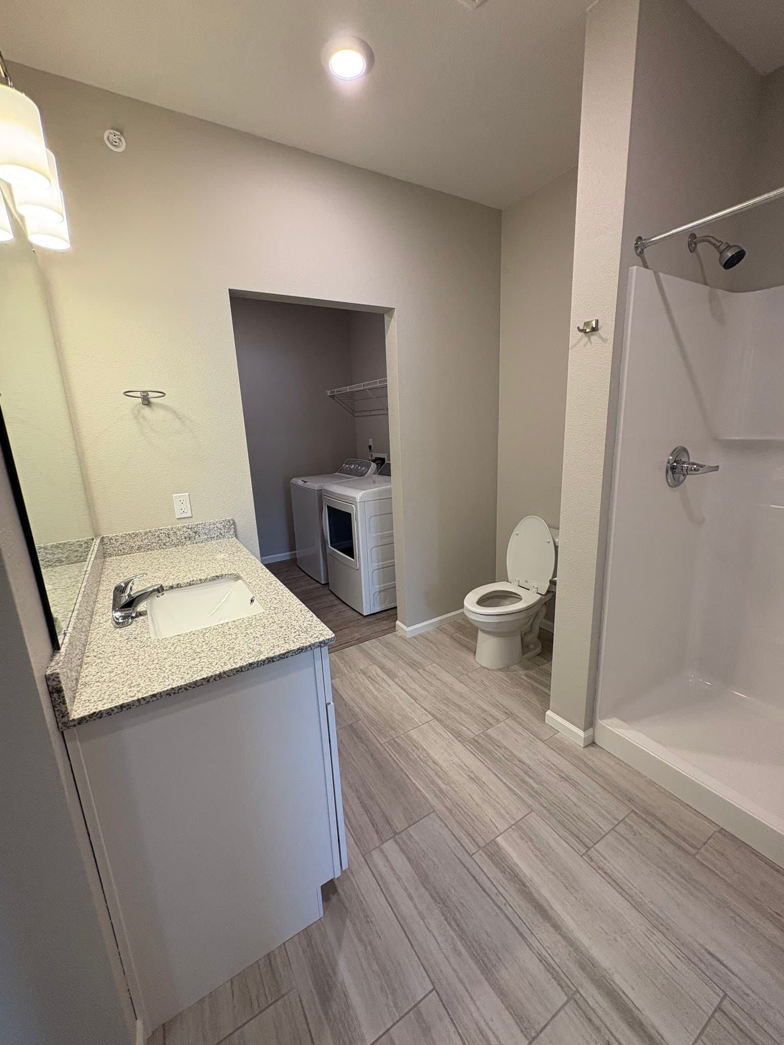 SPRINGFIED Apartment: 1073 S GRANT AVE