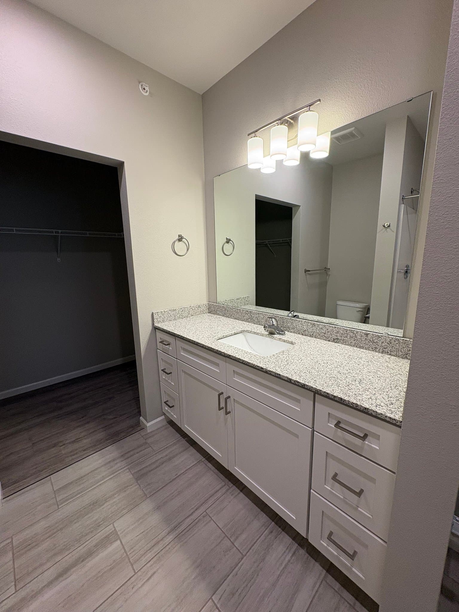 SPRINGFIED Apartment: 1073 S GRANT AVE