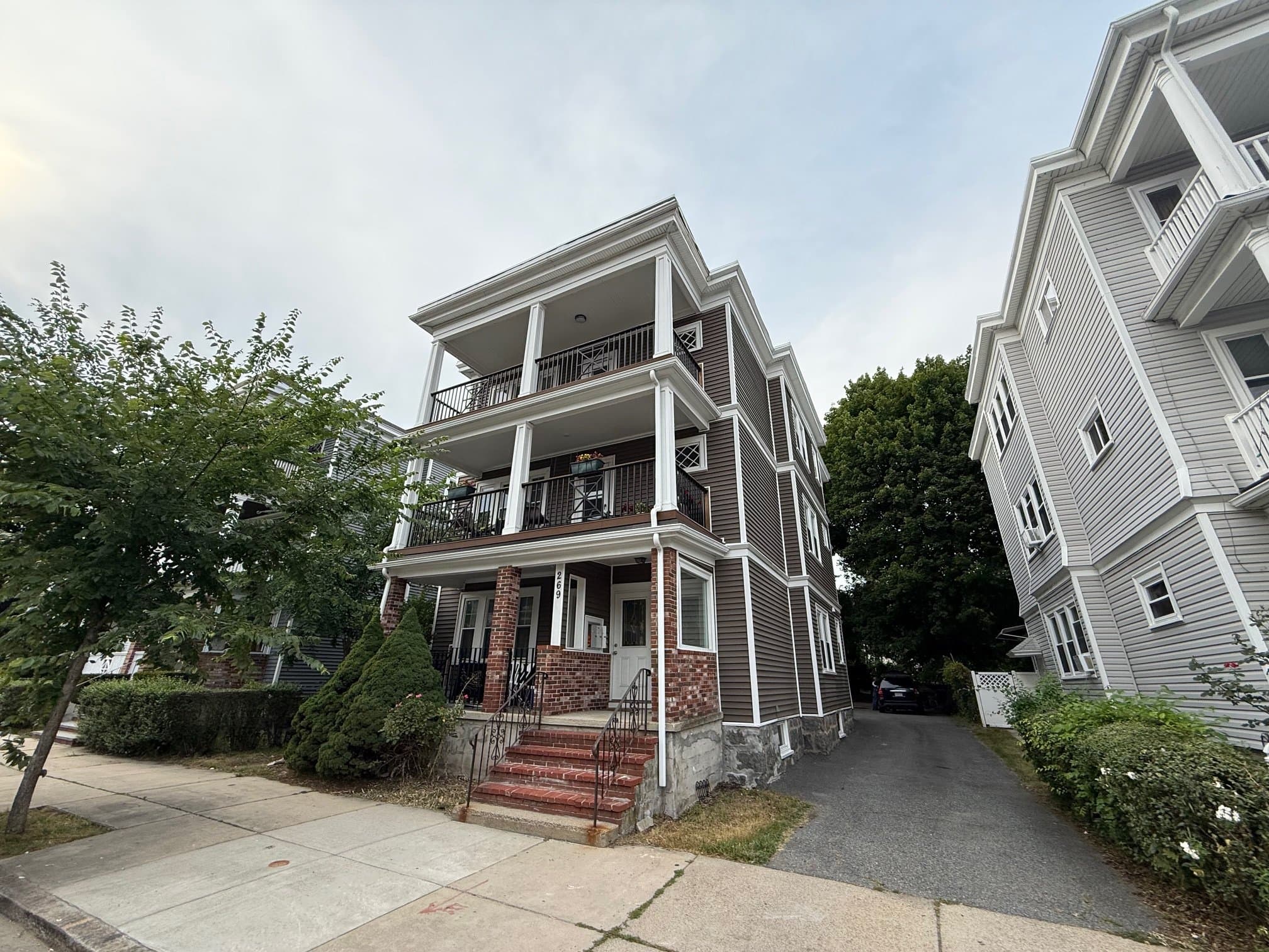 Roslindale Condo: 269 Belgrade Ave