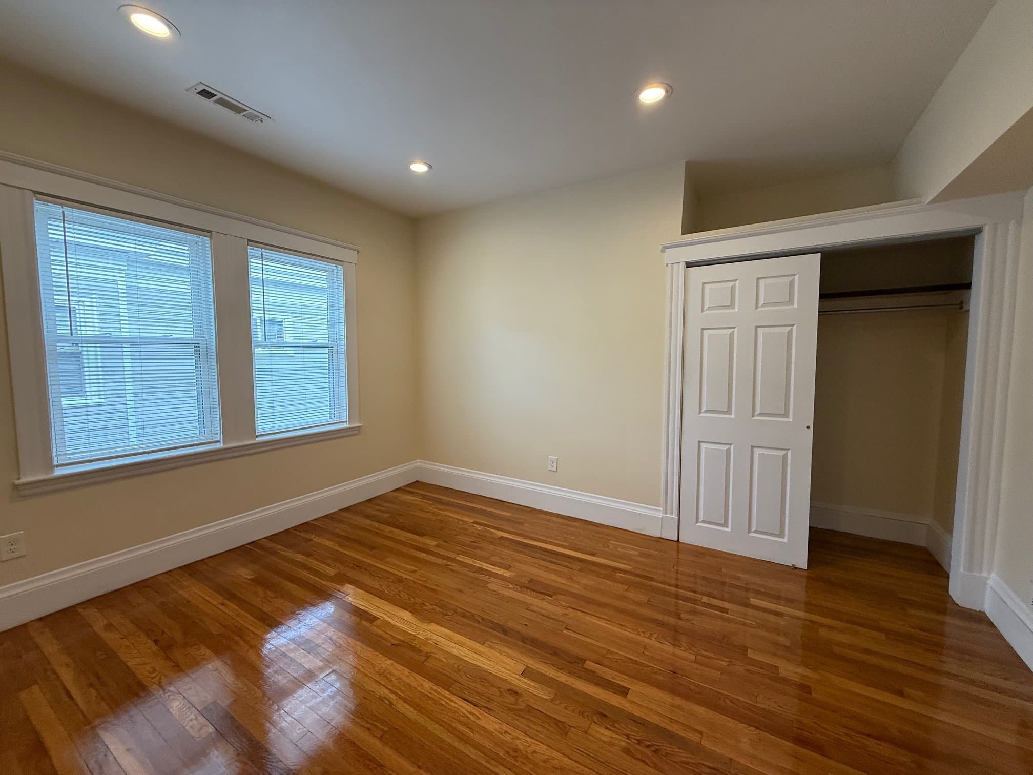 Roslindale Condo: 269 Belgrade Ave