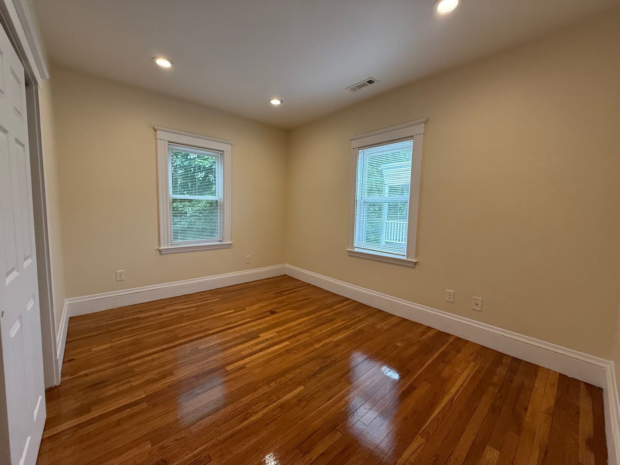 Roslindale Condo: 269 Belgrade Ave