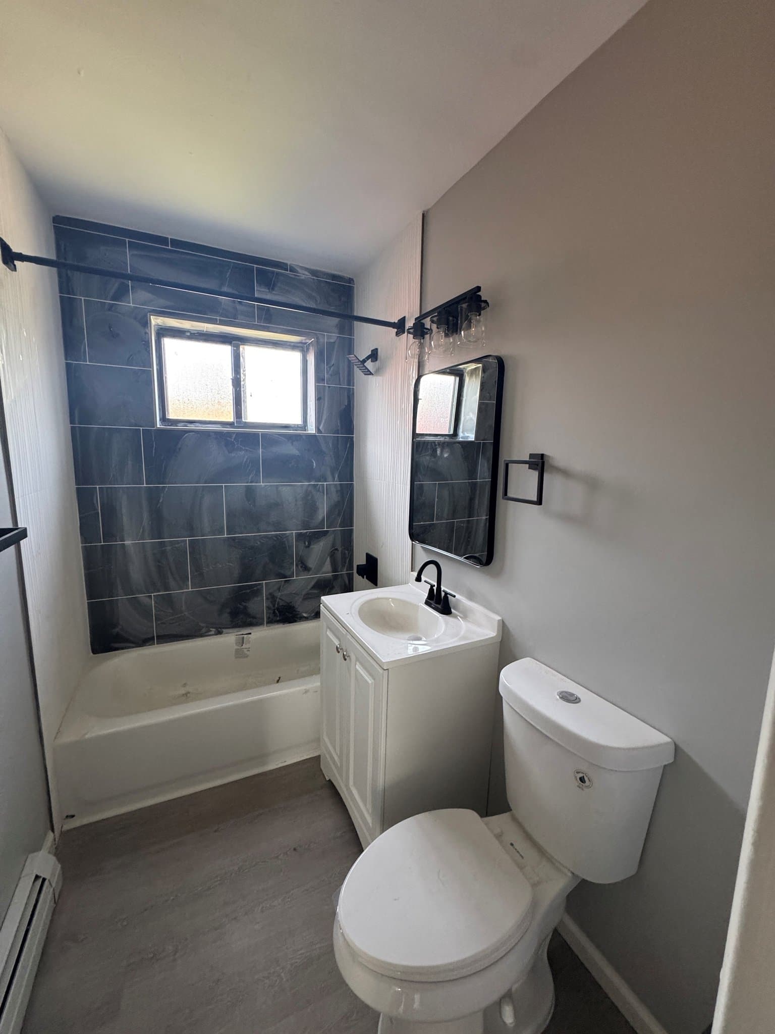 Hartford Apartment: 180 Earle Street