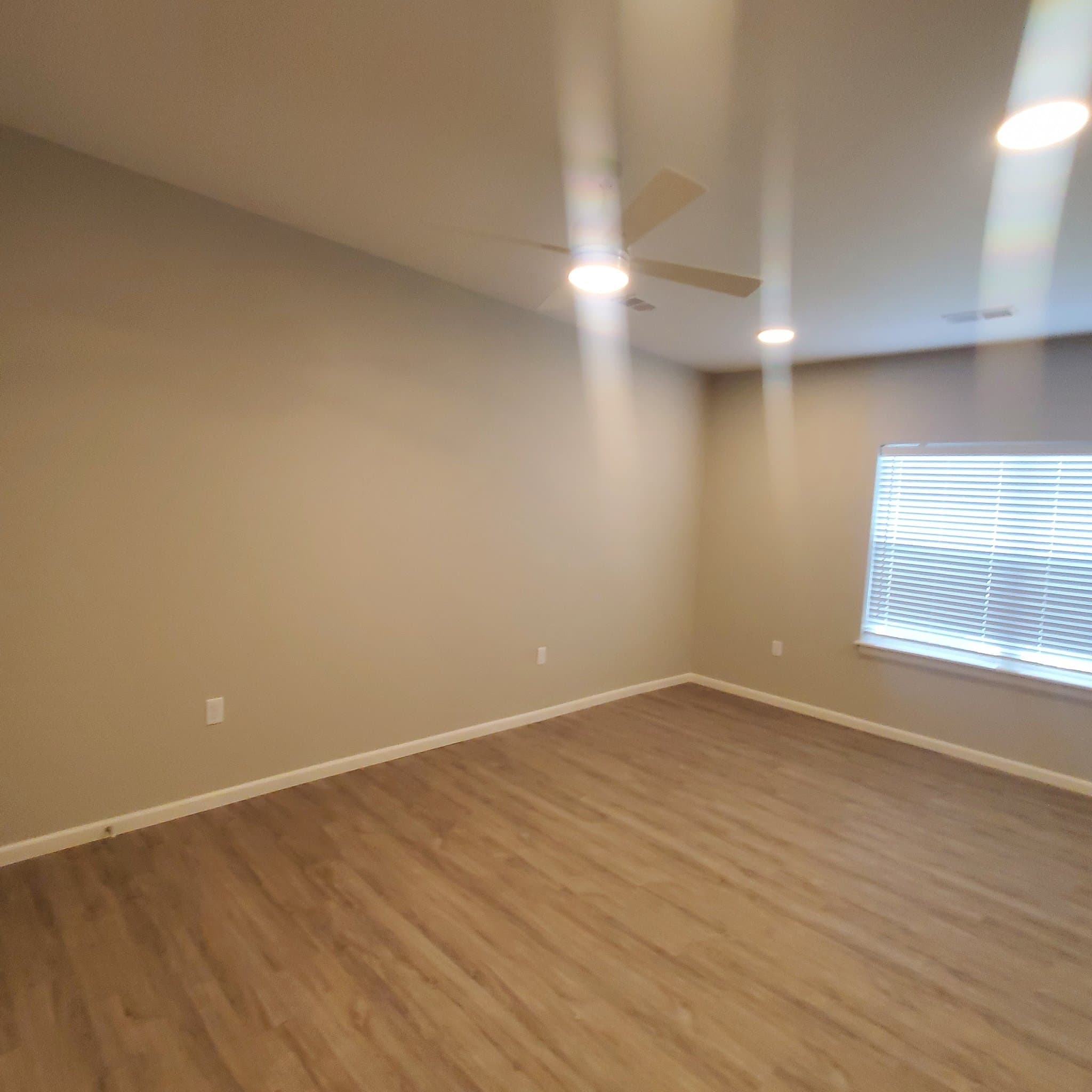 SPRINGFIED Single Room: 1073 S GRANT AVE