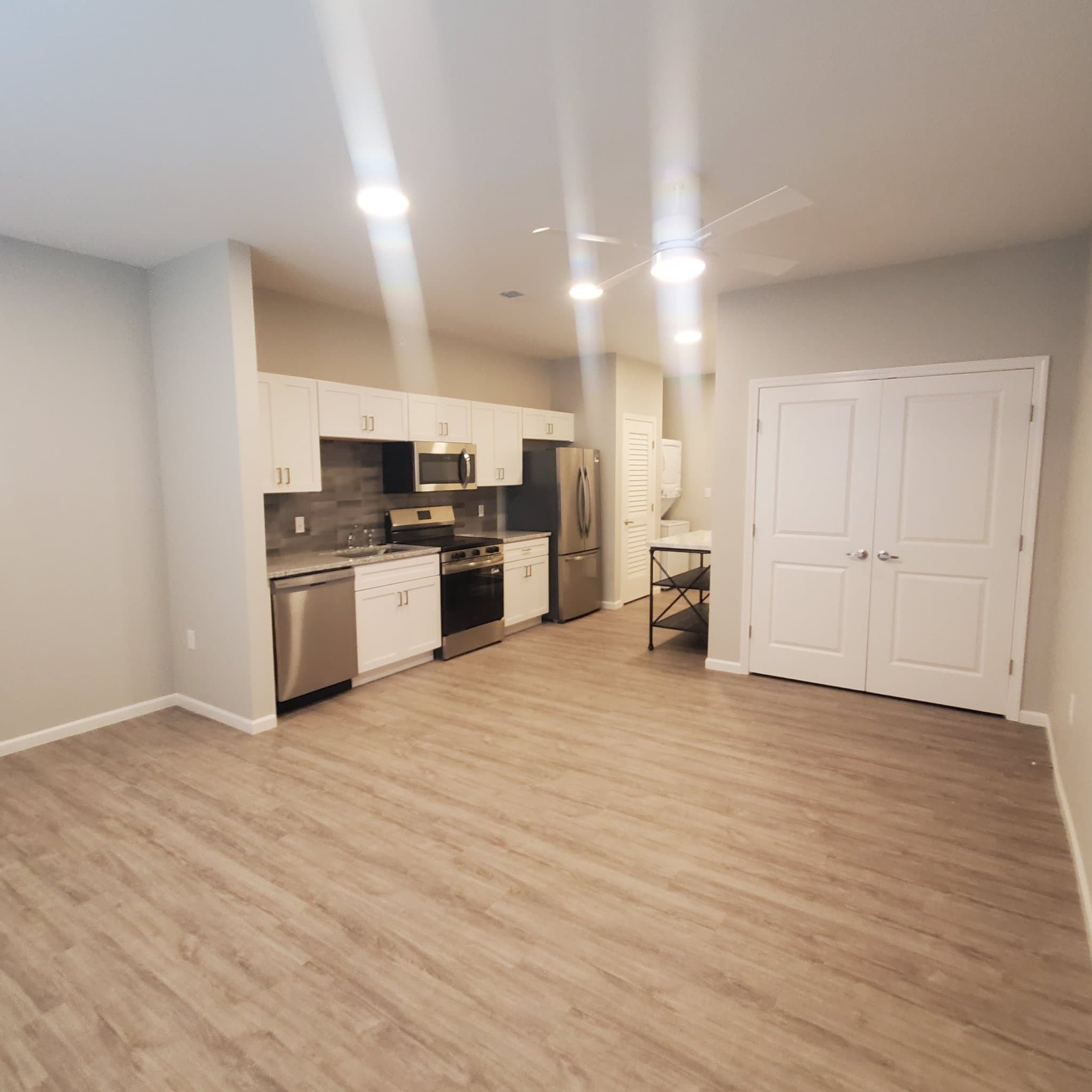 SPRINGFIED Single Room: 1073 S GRANT AVE