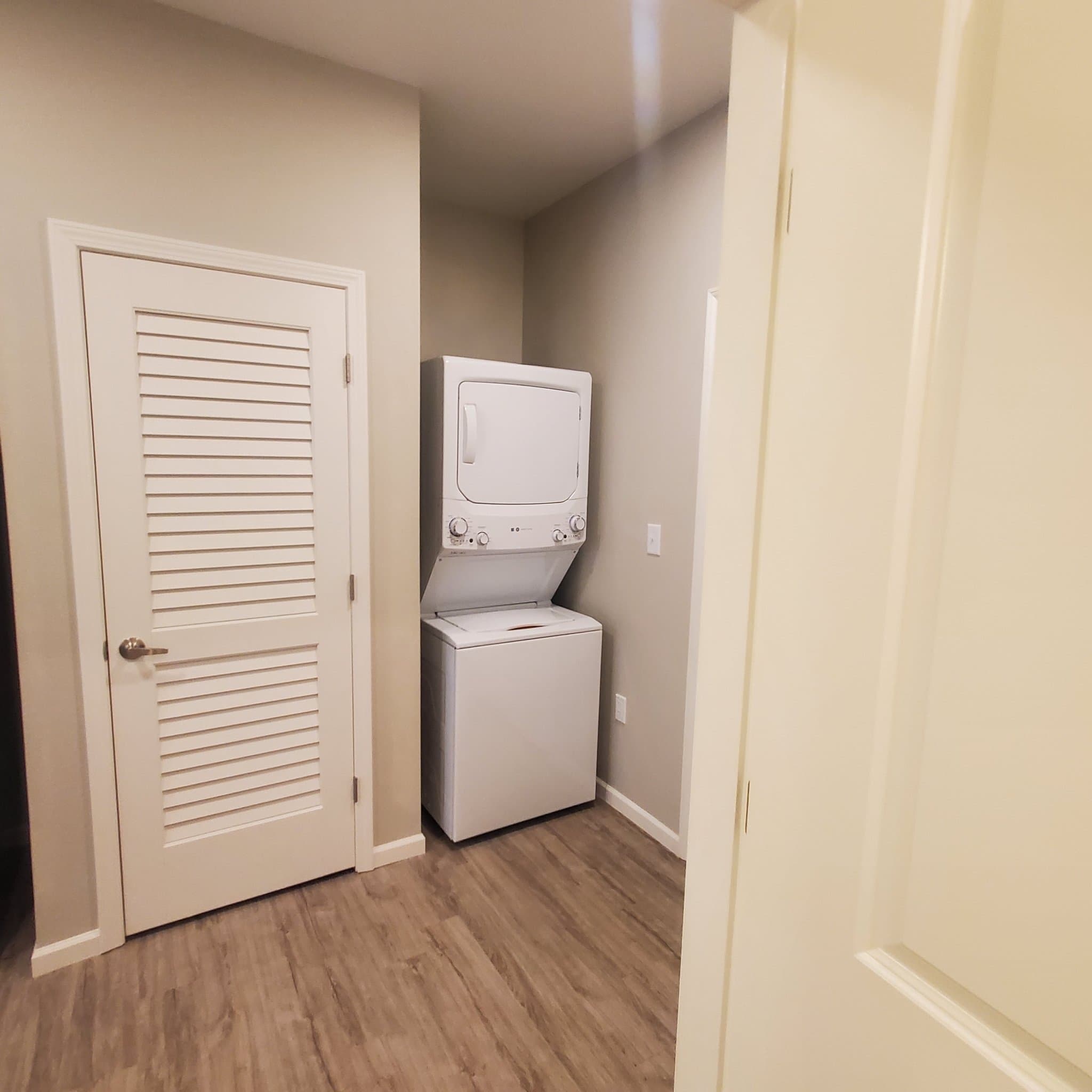 SPRINGFIED Single Room: 1073 S GRANT AVE