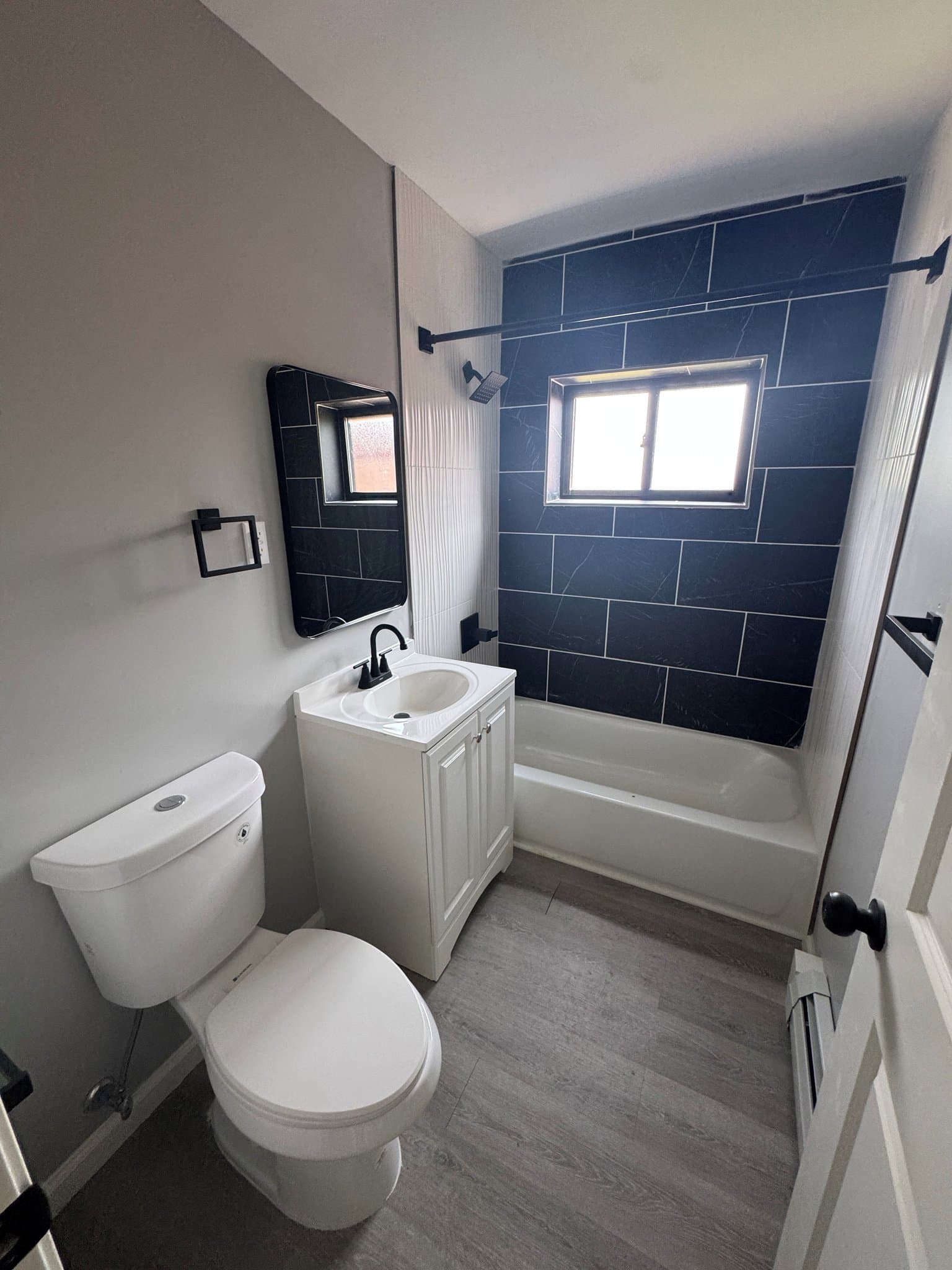 Hartford Apartment: 180 Earle Street