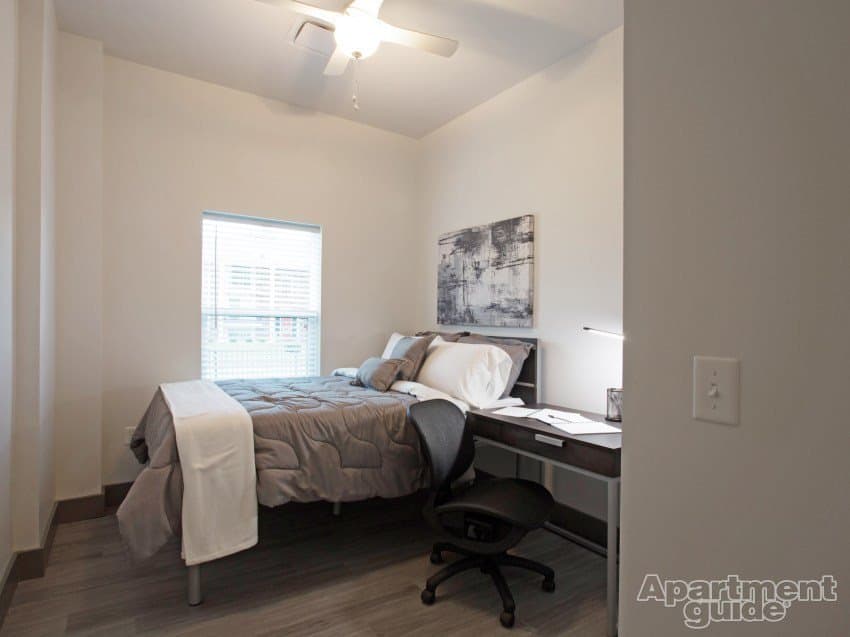 Springfield Apartment: 1243 E Cherry St
