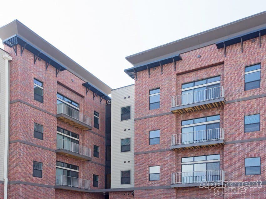 Springfield Apartment: 1243 E Cherry St