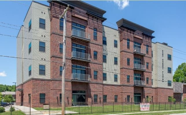 Springfield Apartment: 1243 E Cherry St