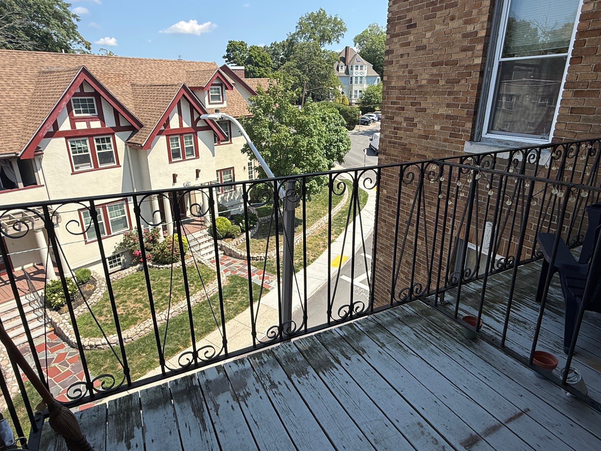 Boston Apartment: 84 Sutherland Rd.