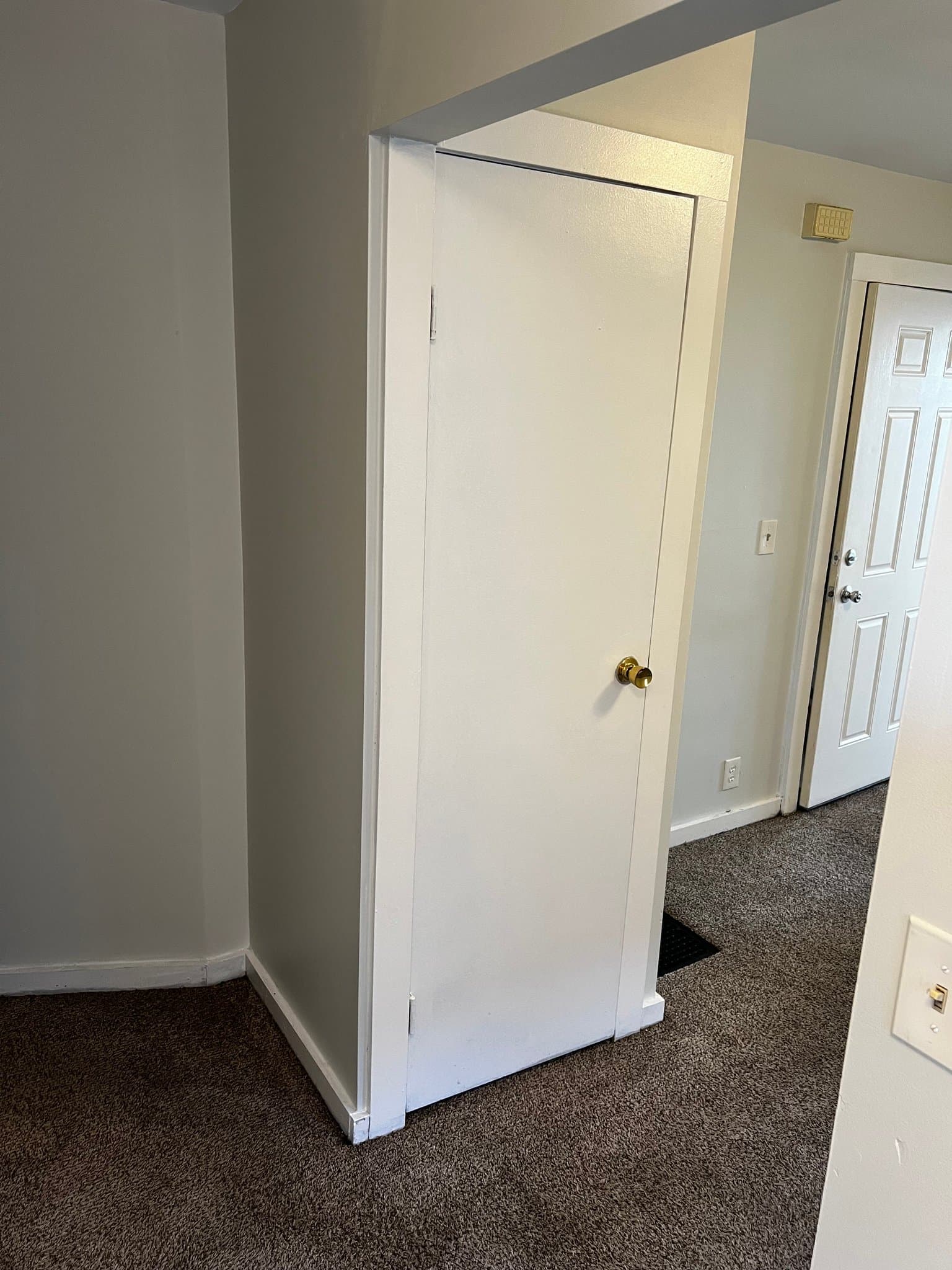 River rouge Apartment: 19 E James st