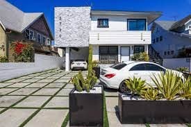 Los Angeles Apartment: 2730 Raymond Avenue