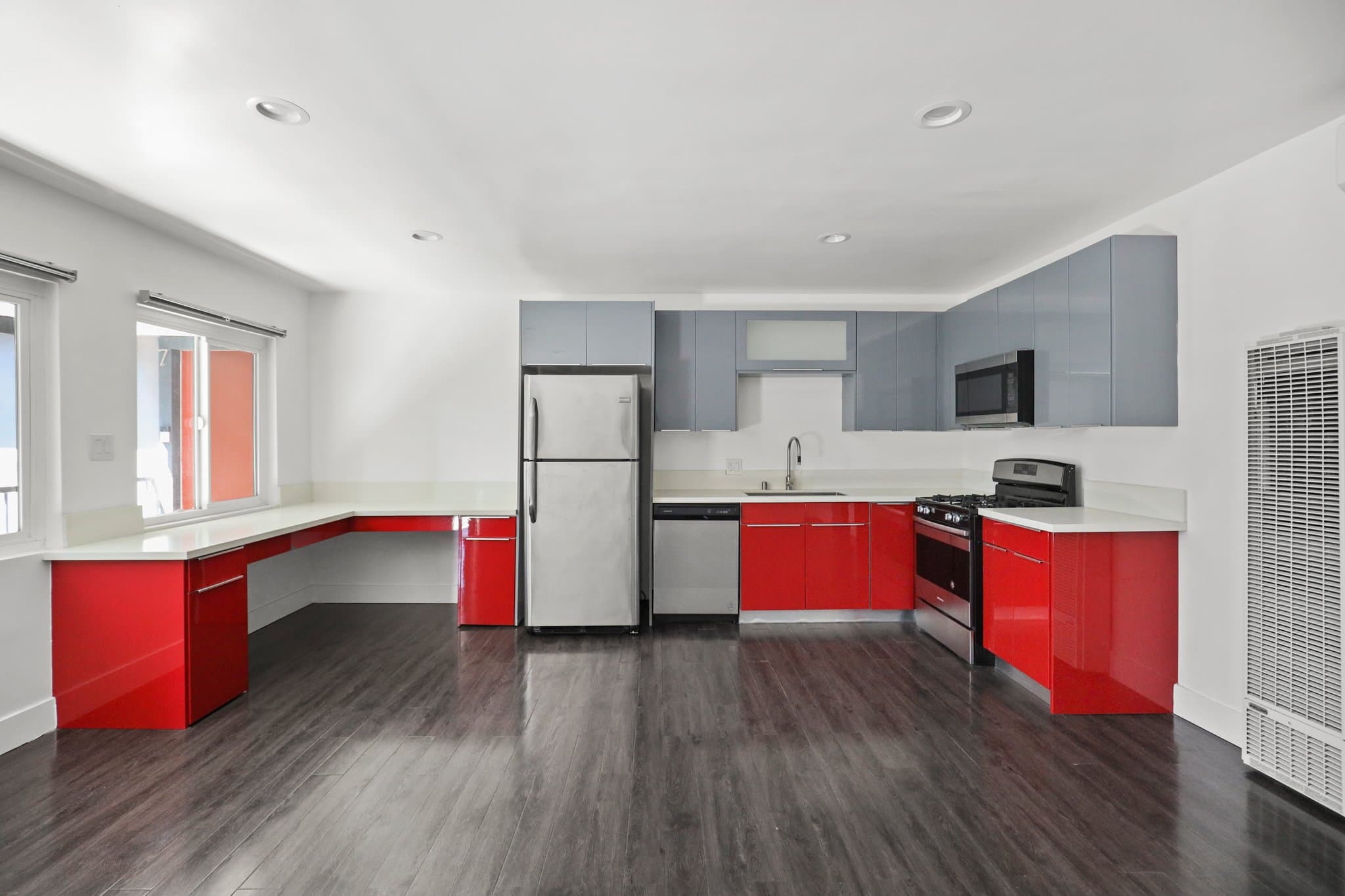 Los Angeles Apartment: 1321 W 36th Pl