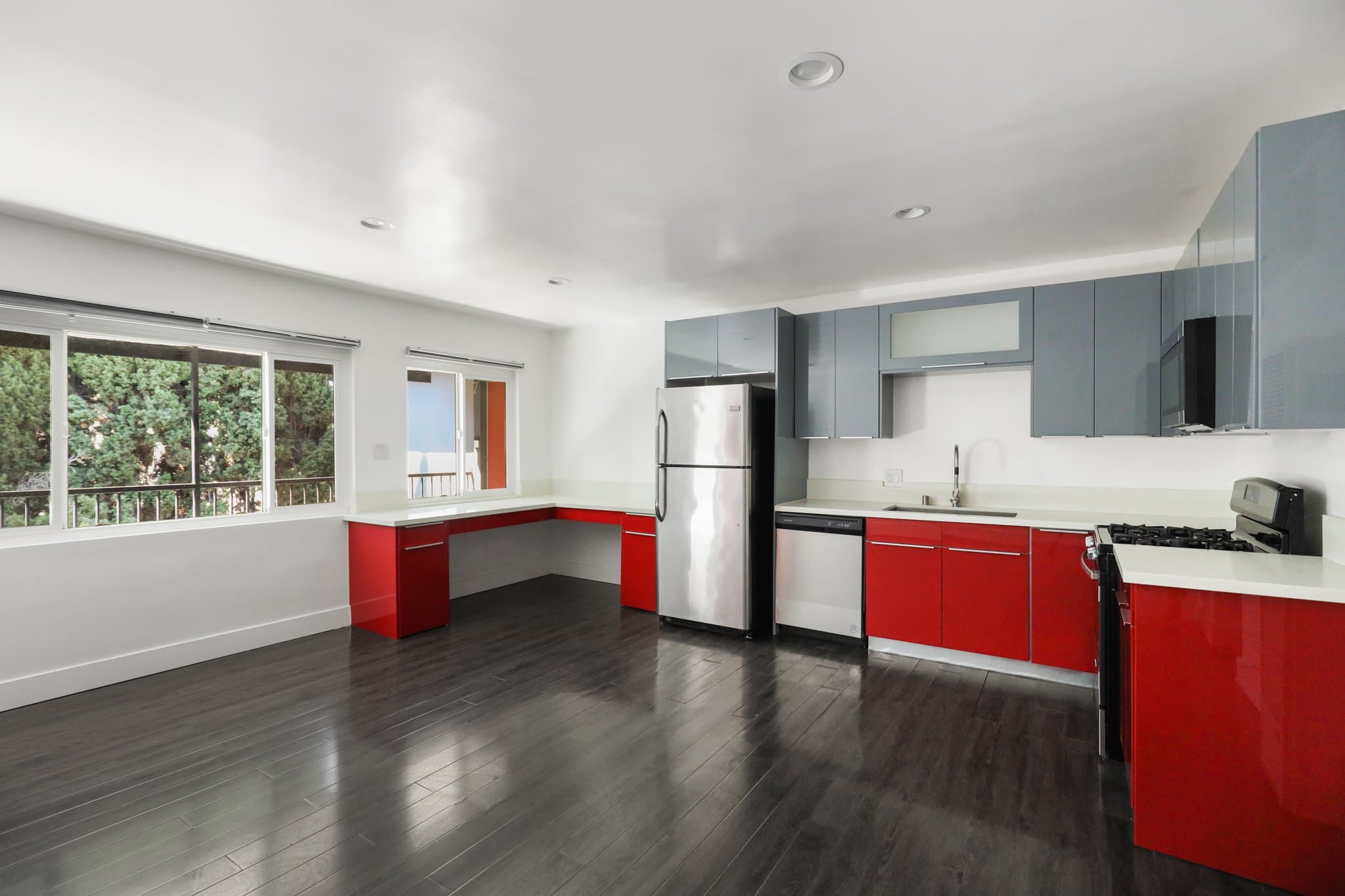 Los Angeles Apartment: 1321 W 36th Pl