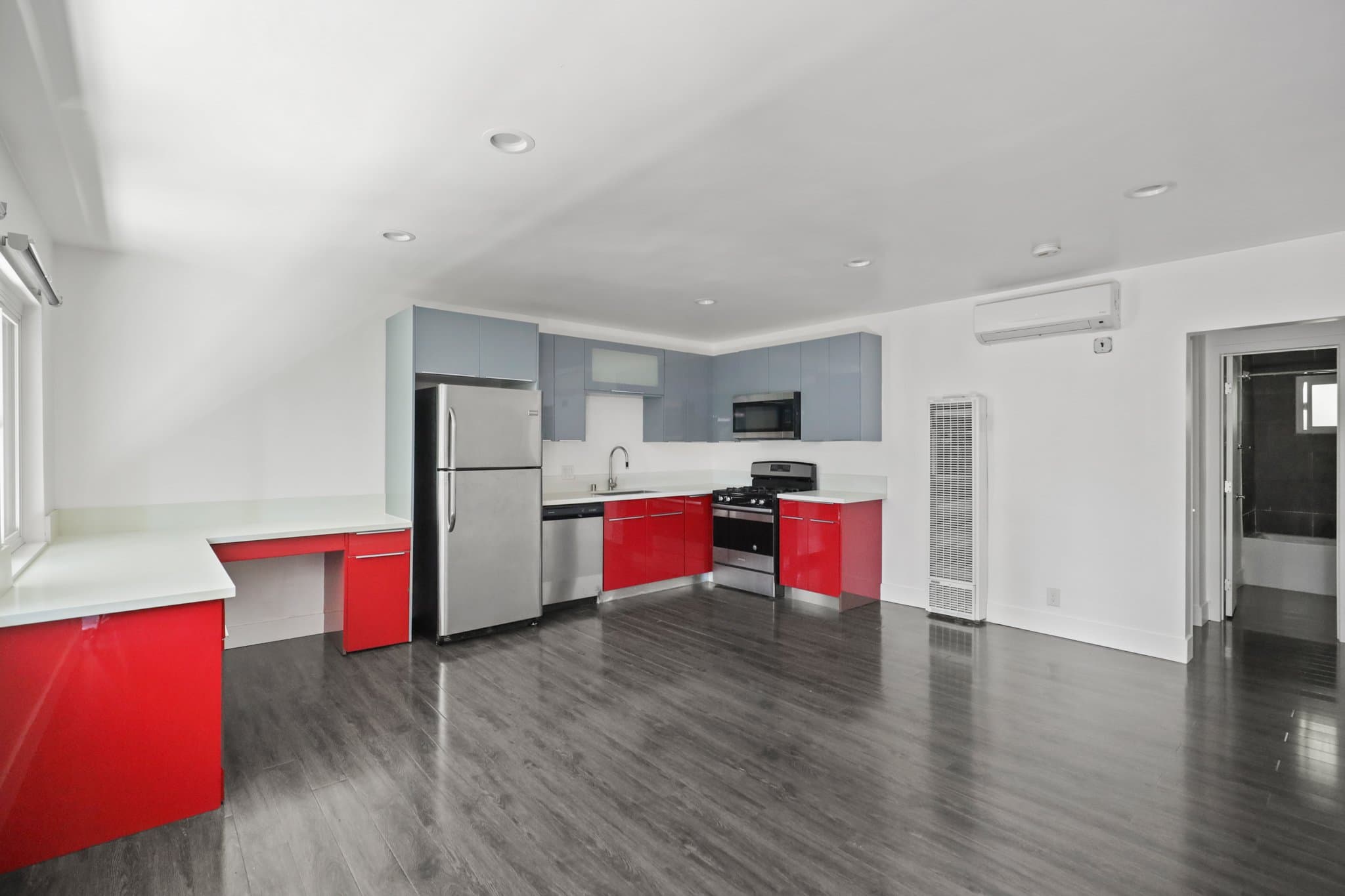 Los Angeles Apartment: 1321 W 36th Pl