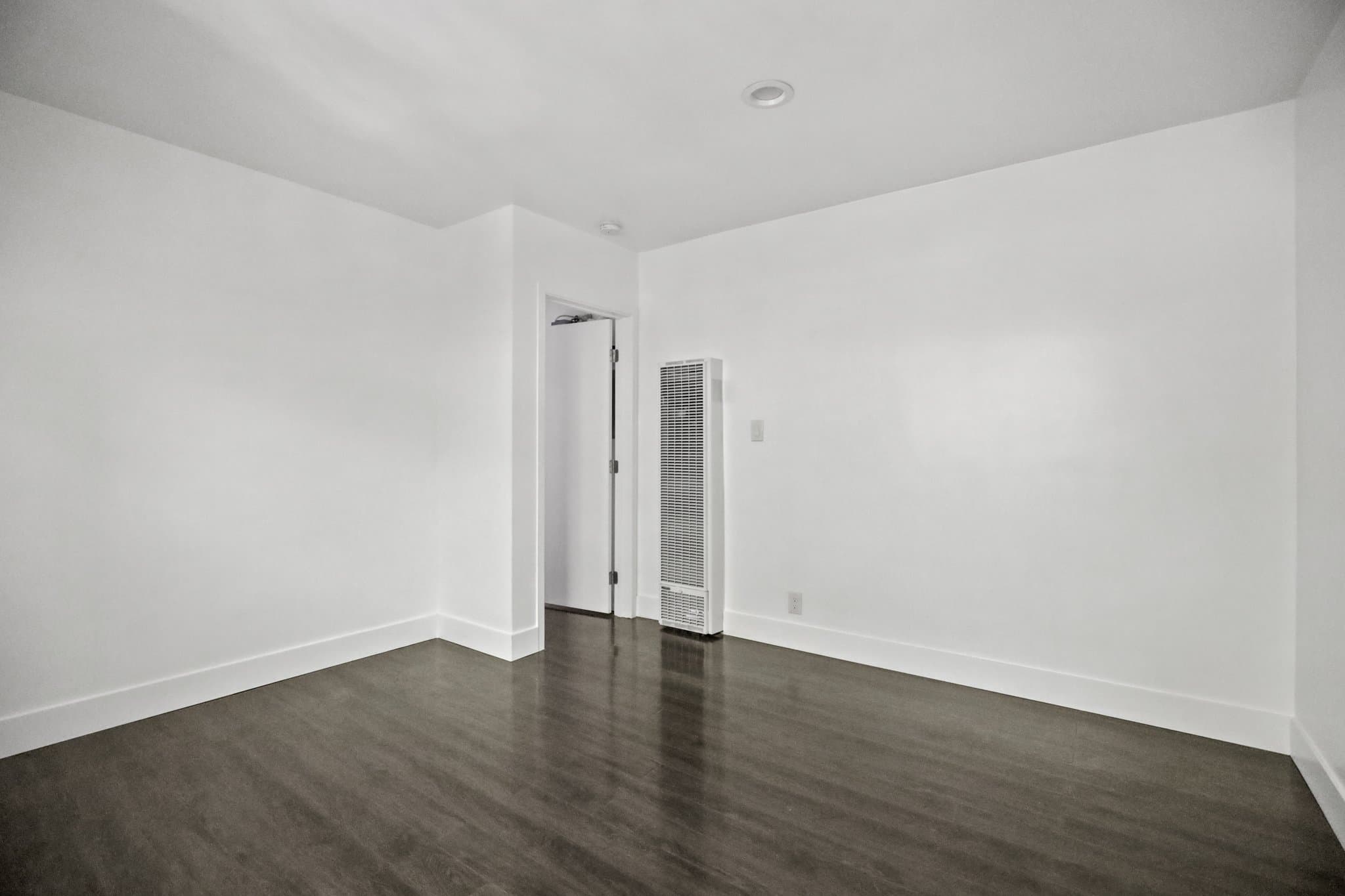 Los Angeles Apartment: 1321 W 36th Pl