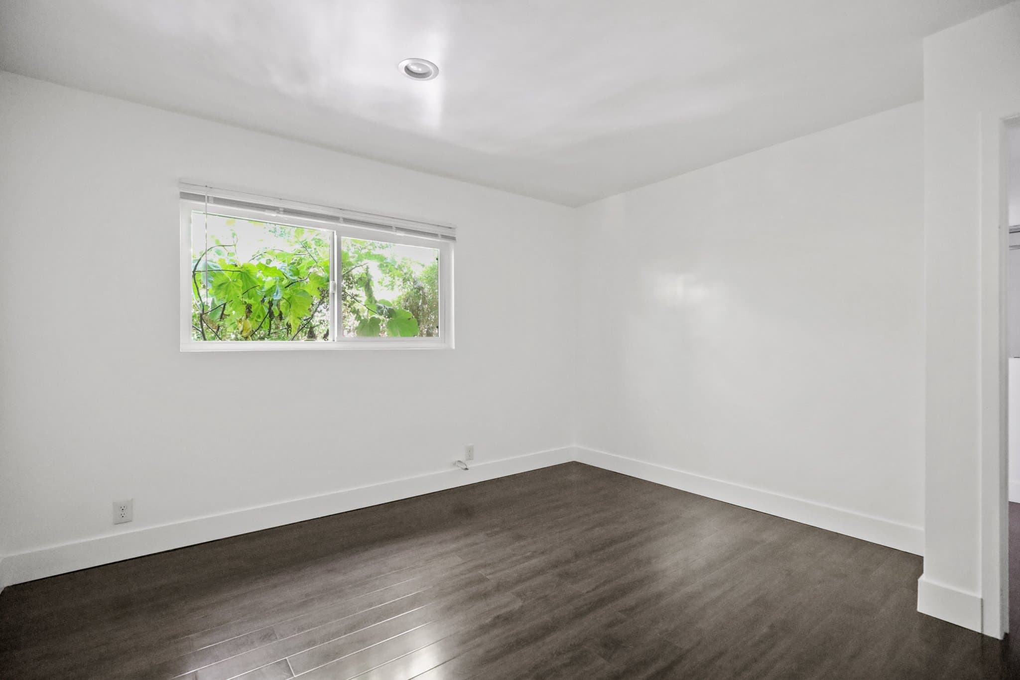 Los Angeles Apartment: 1321 W 36th Pl