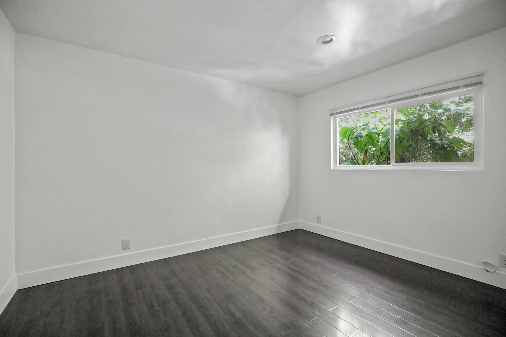 Los Angeles Apartment: 1321 W 36th Pl