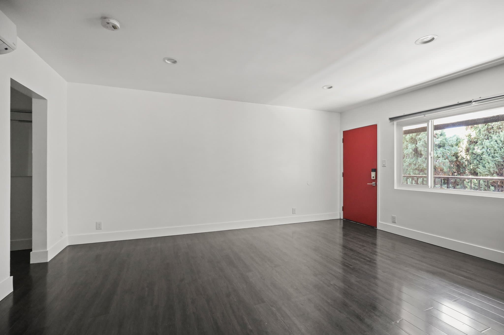 Los Angeles Apartment: 1321 W 36th Pl