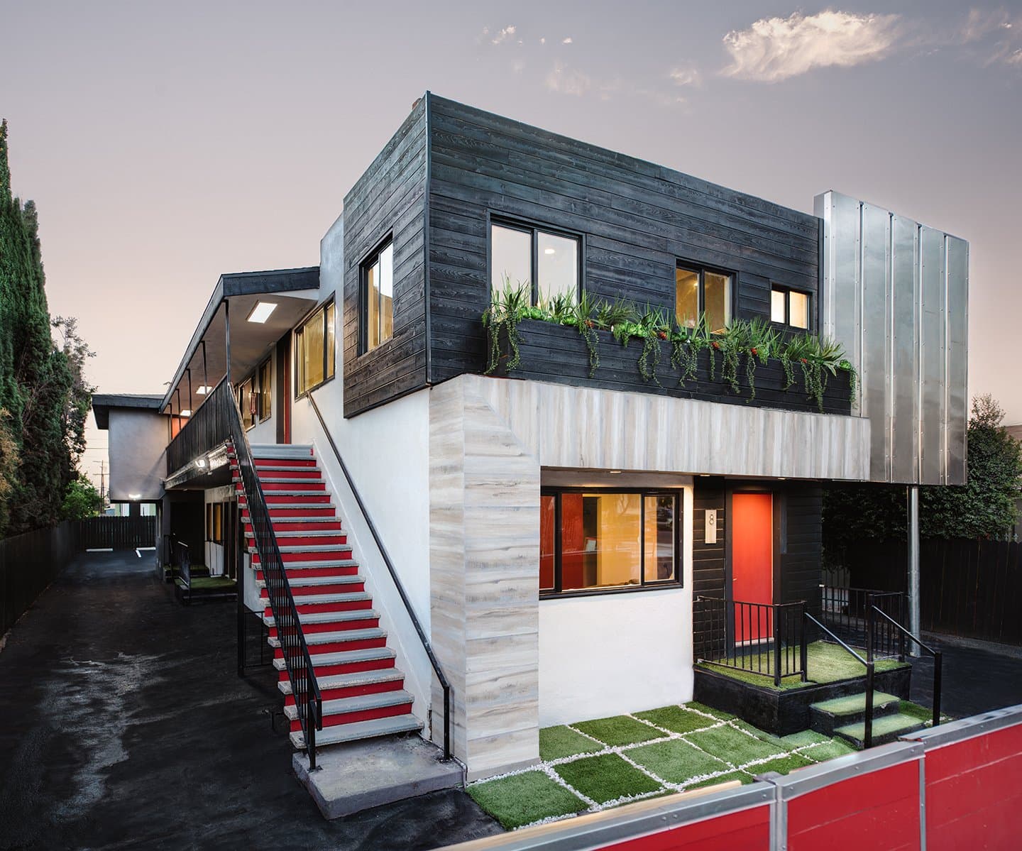 Los Angeles Apartment: 1321 W 36th Pl