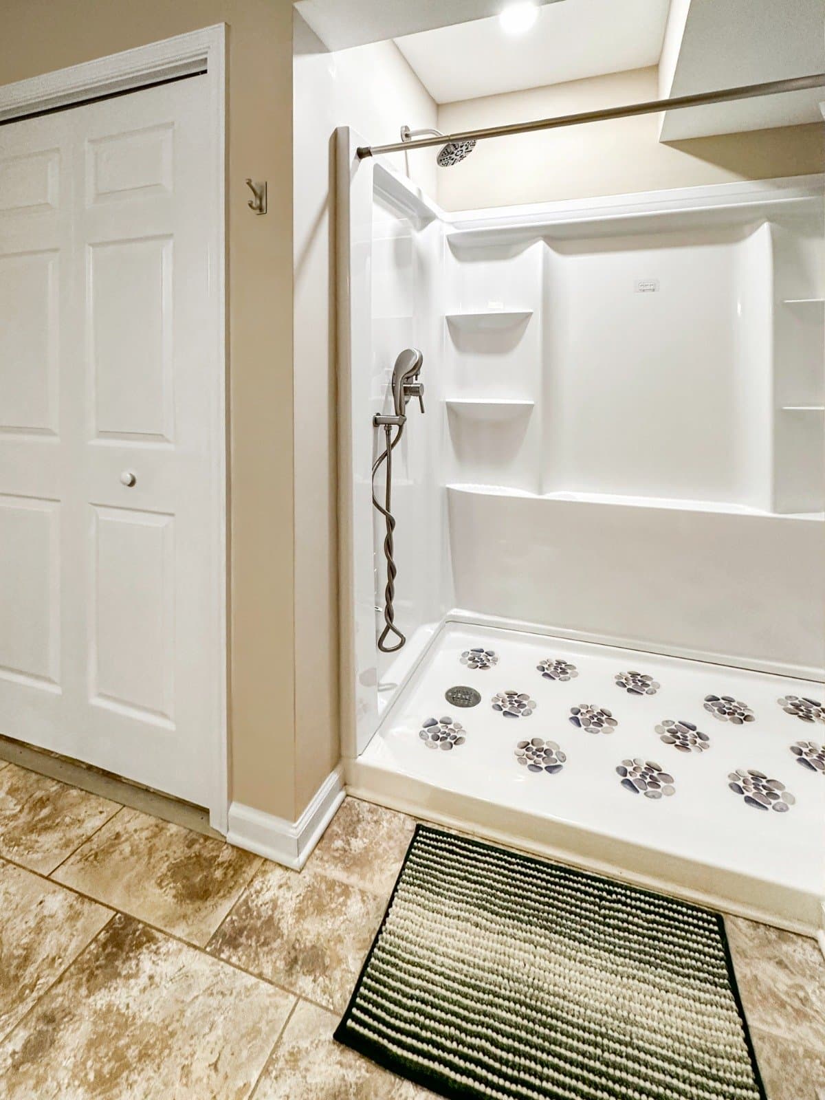 Highland Single Room: 6636 Isle of Skye Dr, Highland MD 20777