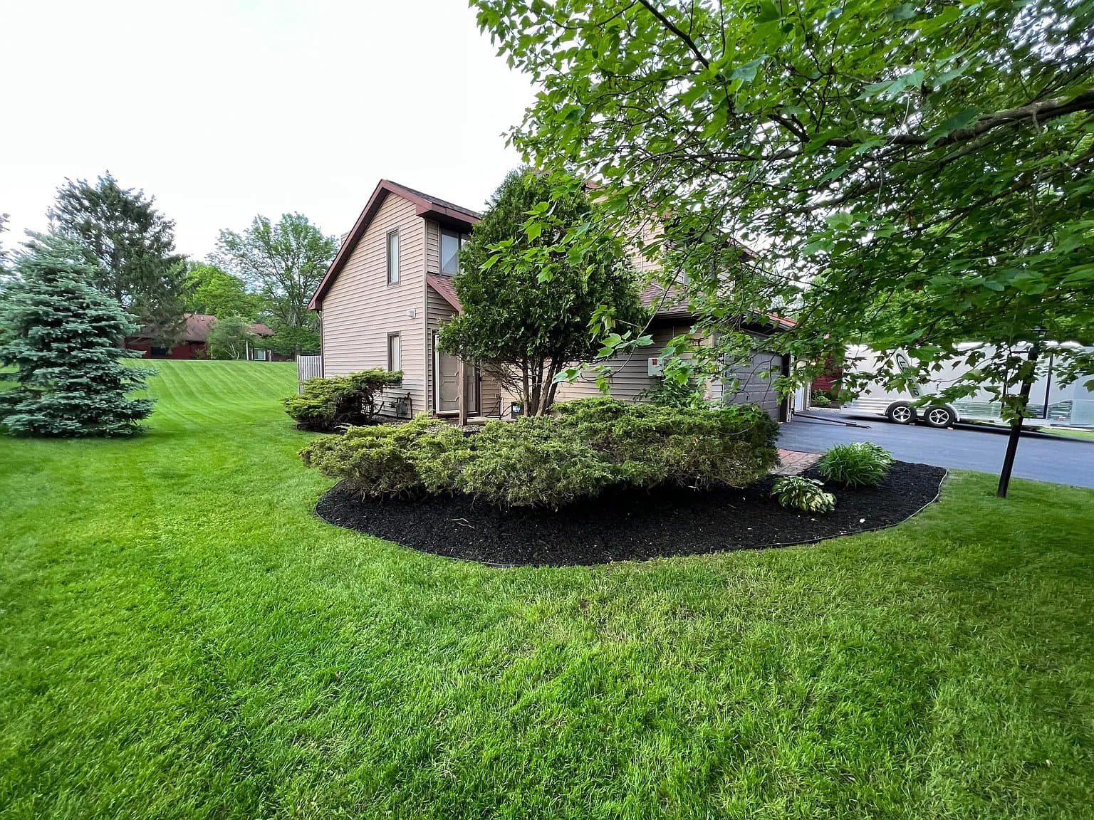 Slingerlands Townhome: 12 Oxford Rd