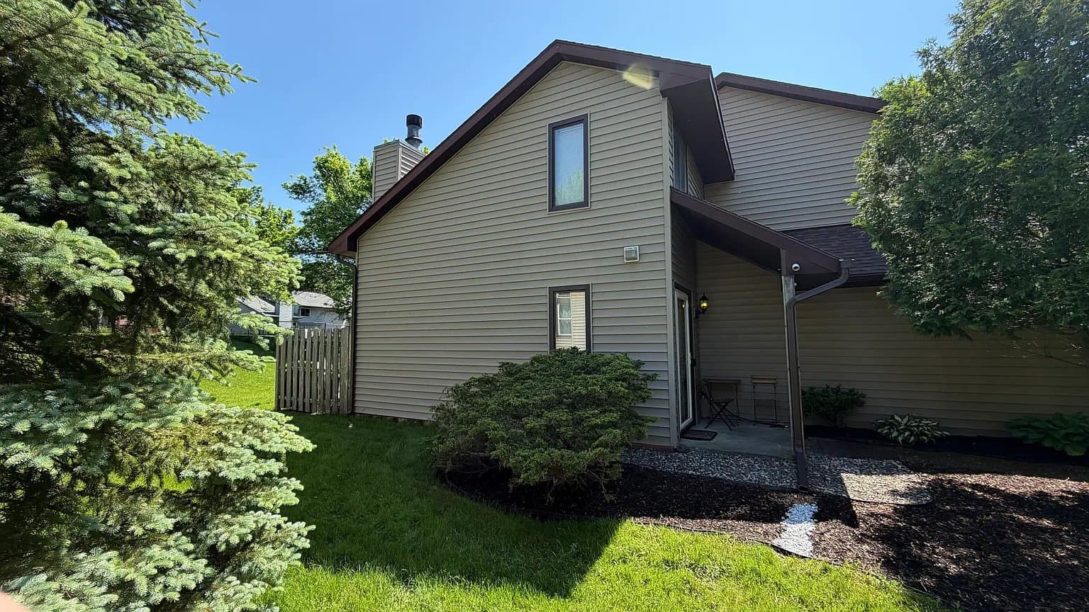 Slingerlands Townhome: 12 Oxford Rd