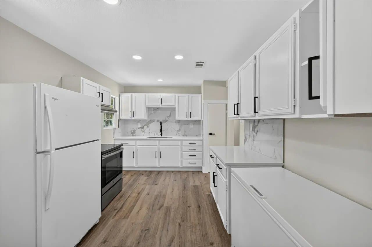 Euless House: 1022 Denton Drive