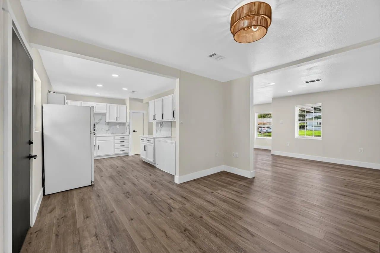Euless House: 1022 Denton Drive