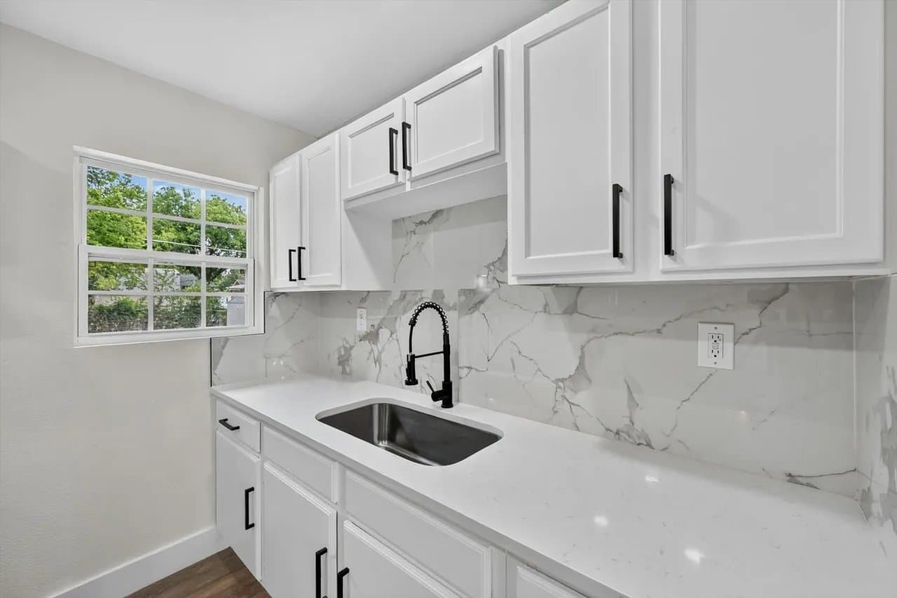 Euless House: 1022 Denton Drive
