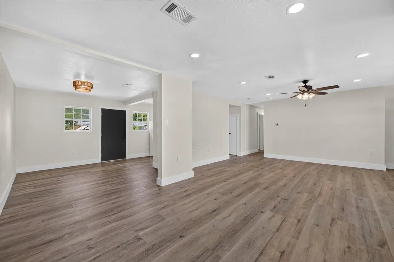 Euless House: 1022 Denton Drive