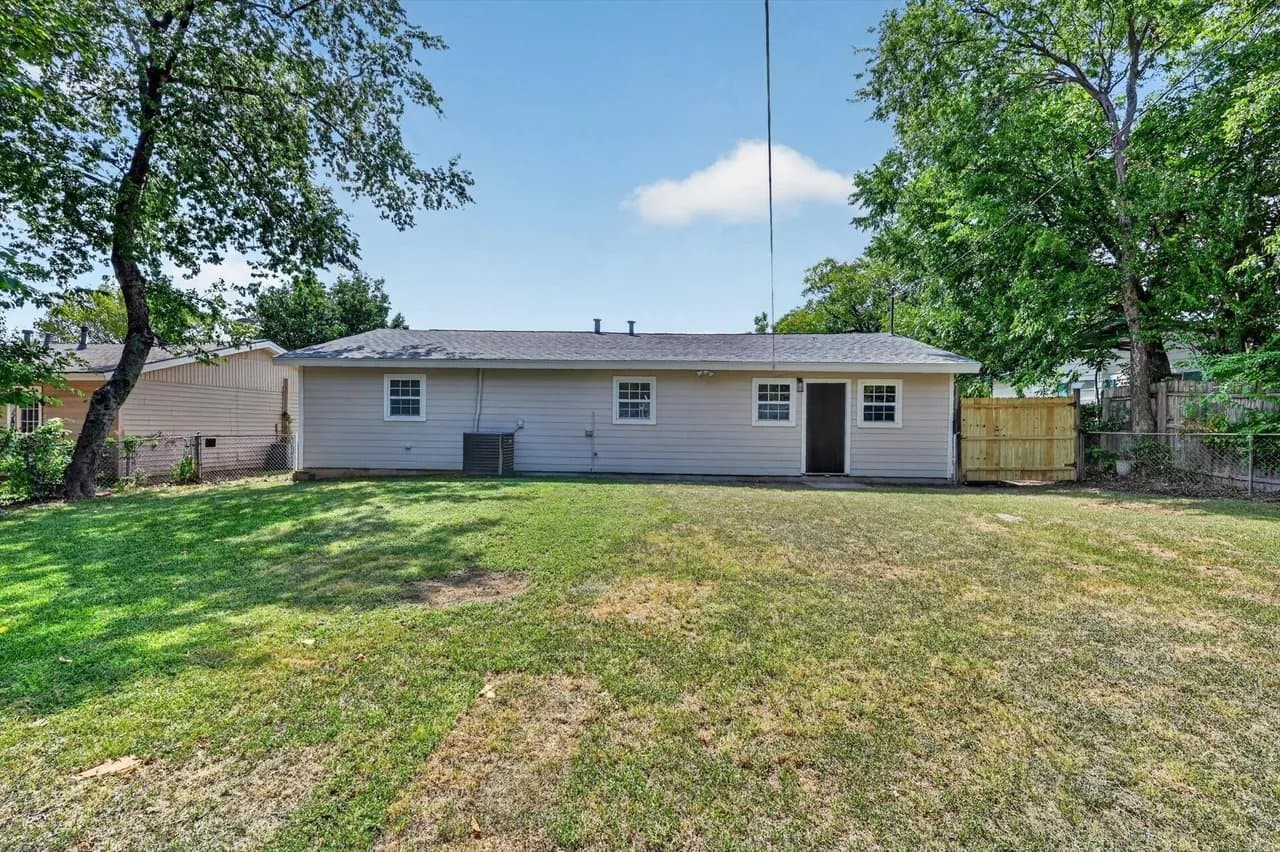 Euless House: 1022 Denton Drive