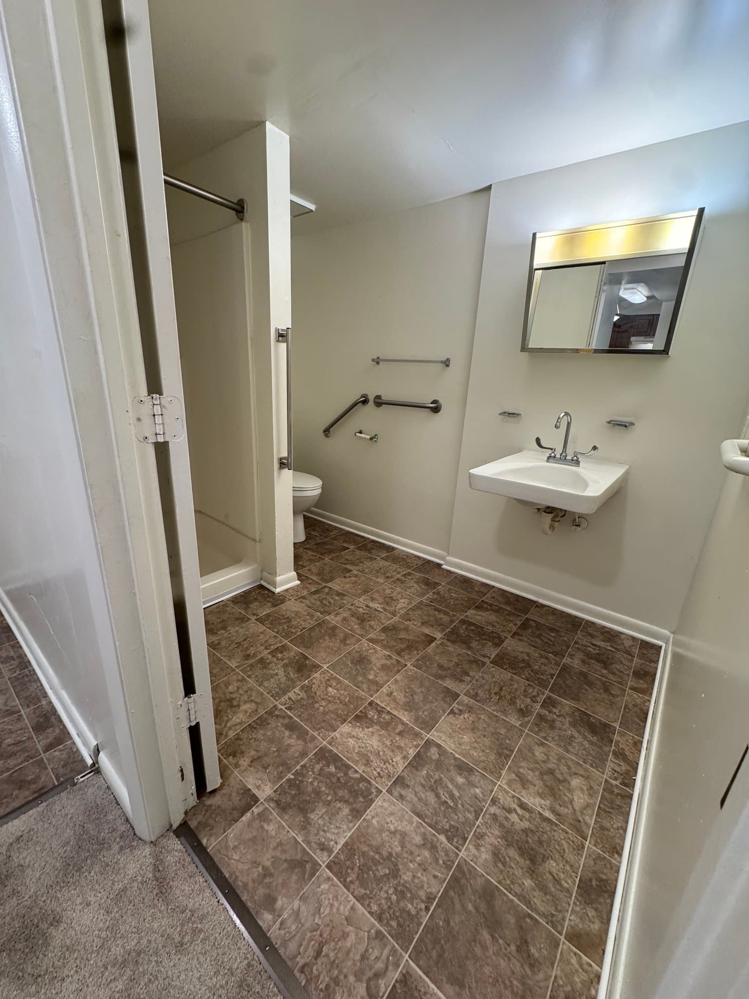 Lynchburg Apartment: 600 Reusens Road