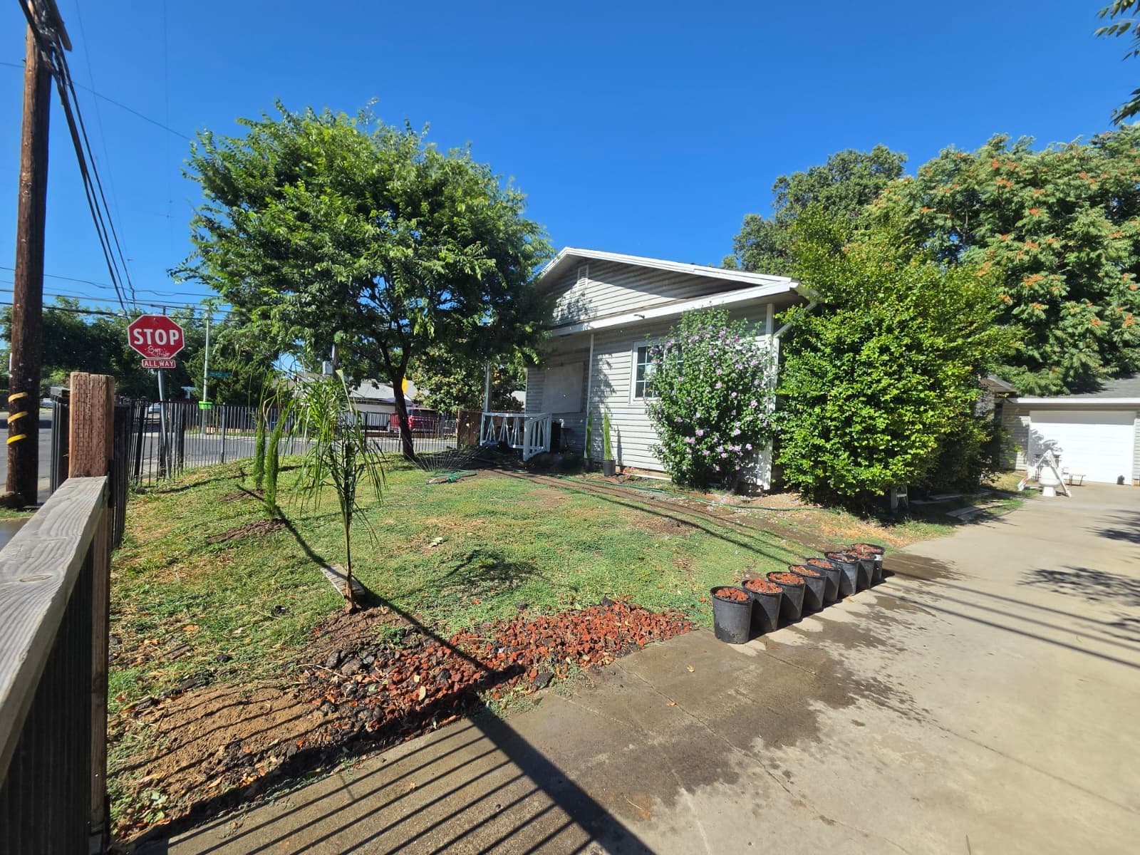 Sacramento House: 2594 American Ave.