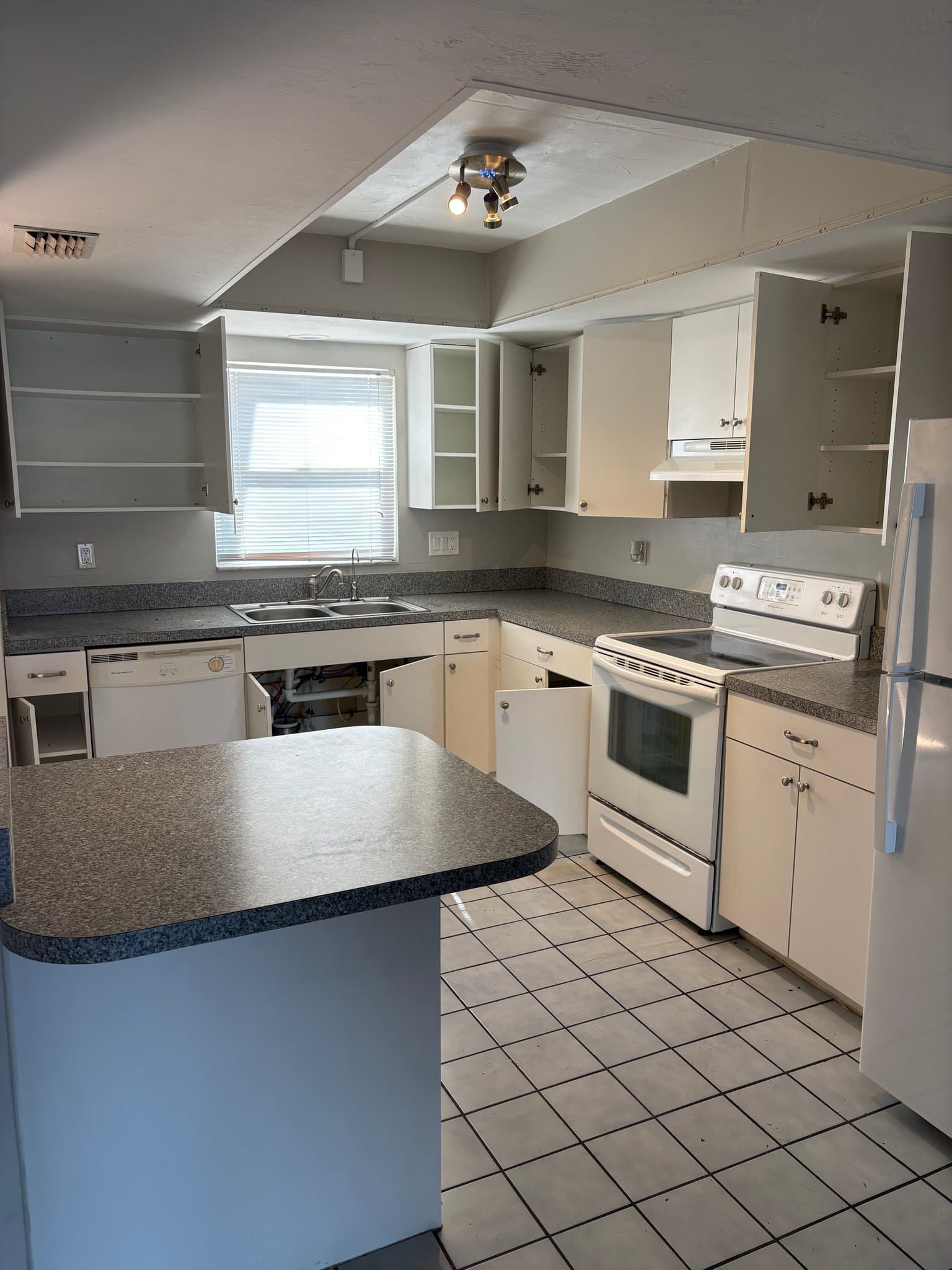 Cape Coral Apartment: 706 se 13th ct