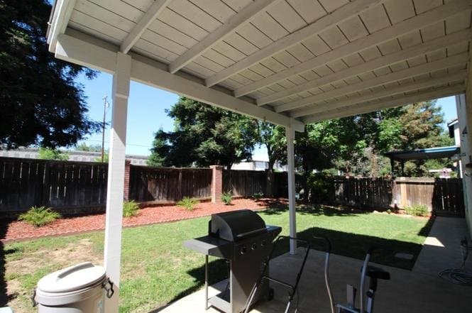 Fresno House: 1408 E Salem Ave