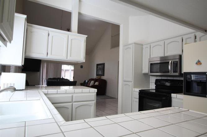Fresno House: 1408 E Salem Ave
