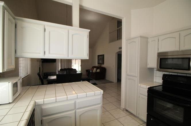 Fresno House: 1408 E Salem Ave