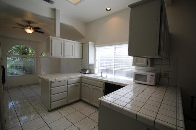 Fresno House: 1408 E Salem Ave