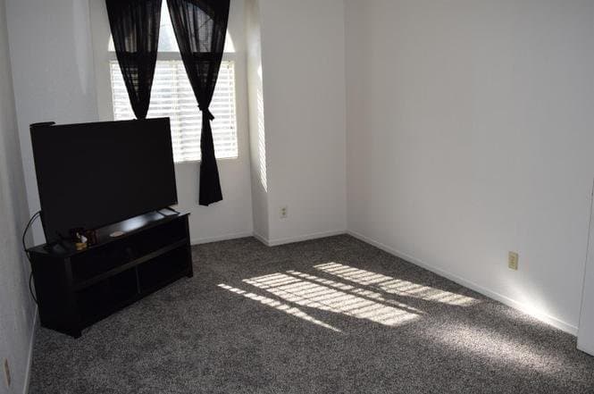Fresno House: 1408 E Salem Ave