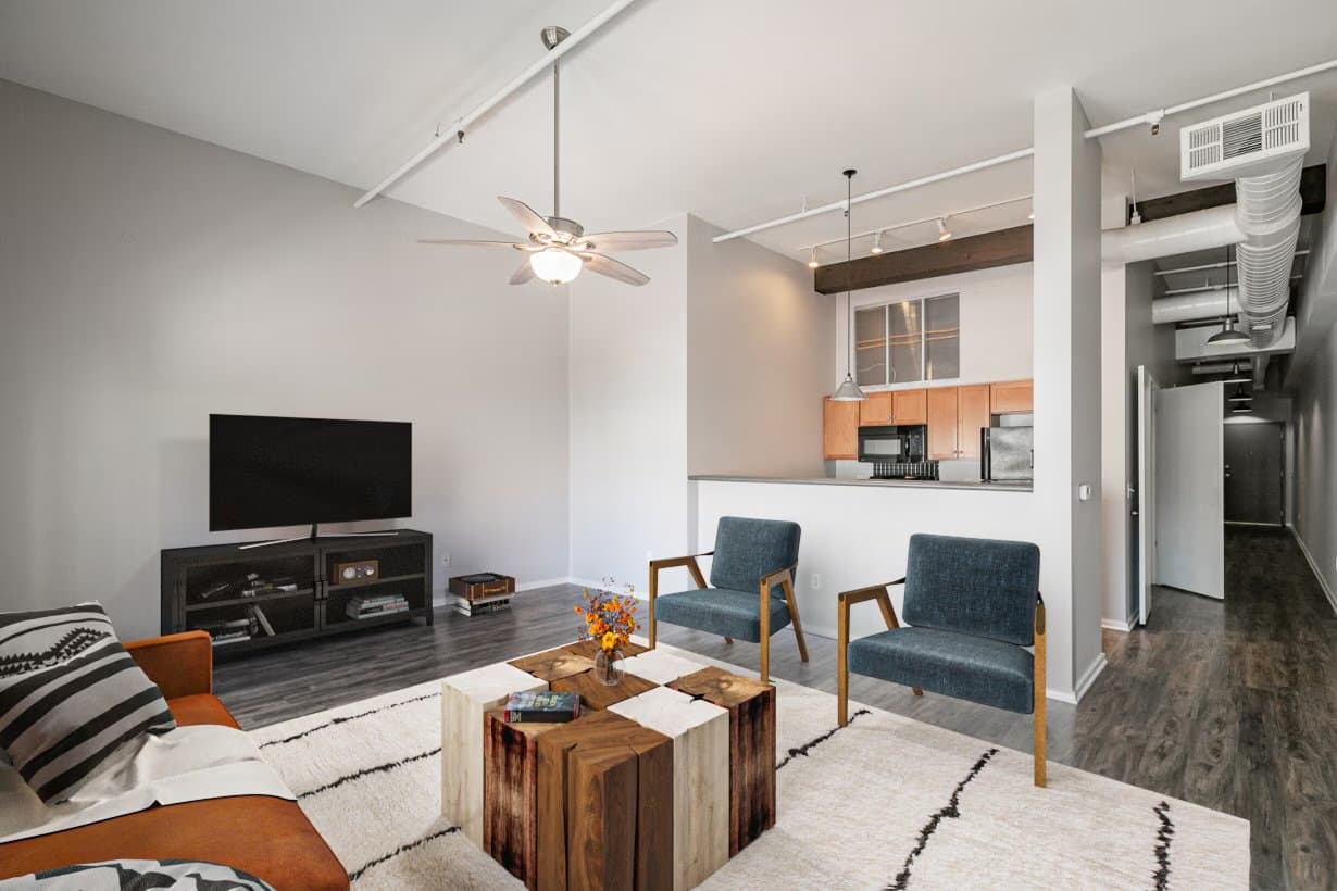 Memphis Apartment: 62 N Main St