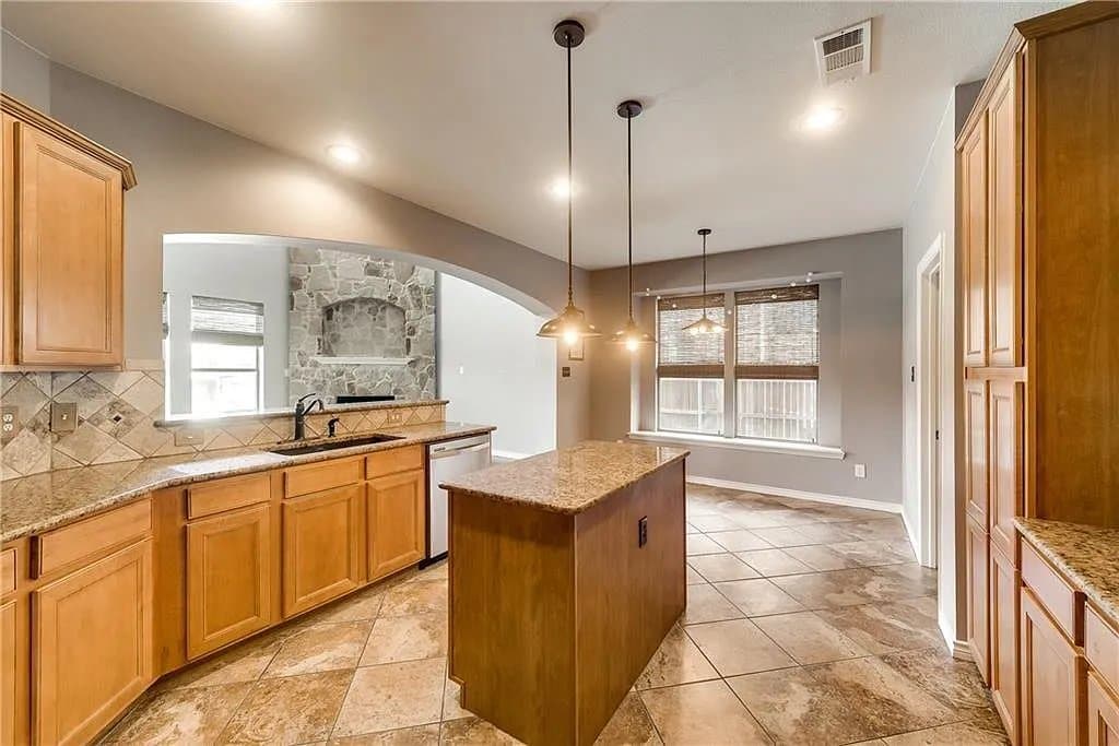 Fort Worth House: 12501 Lizzie Place
