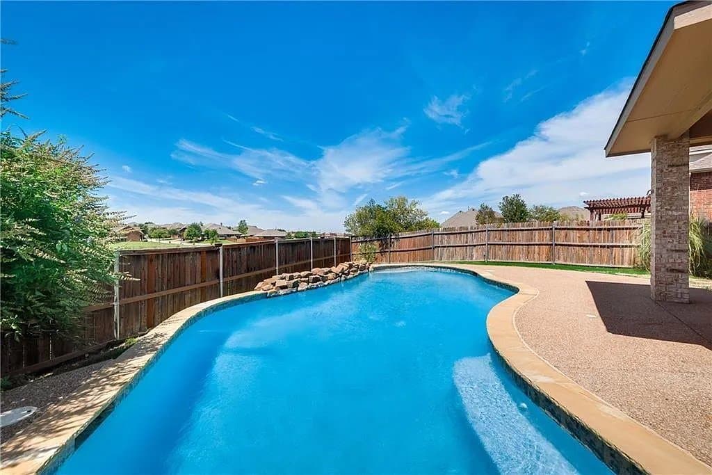 Fort Worth House: 12501 Lizzie Place