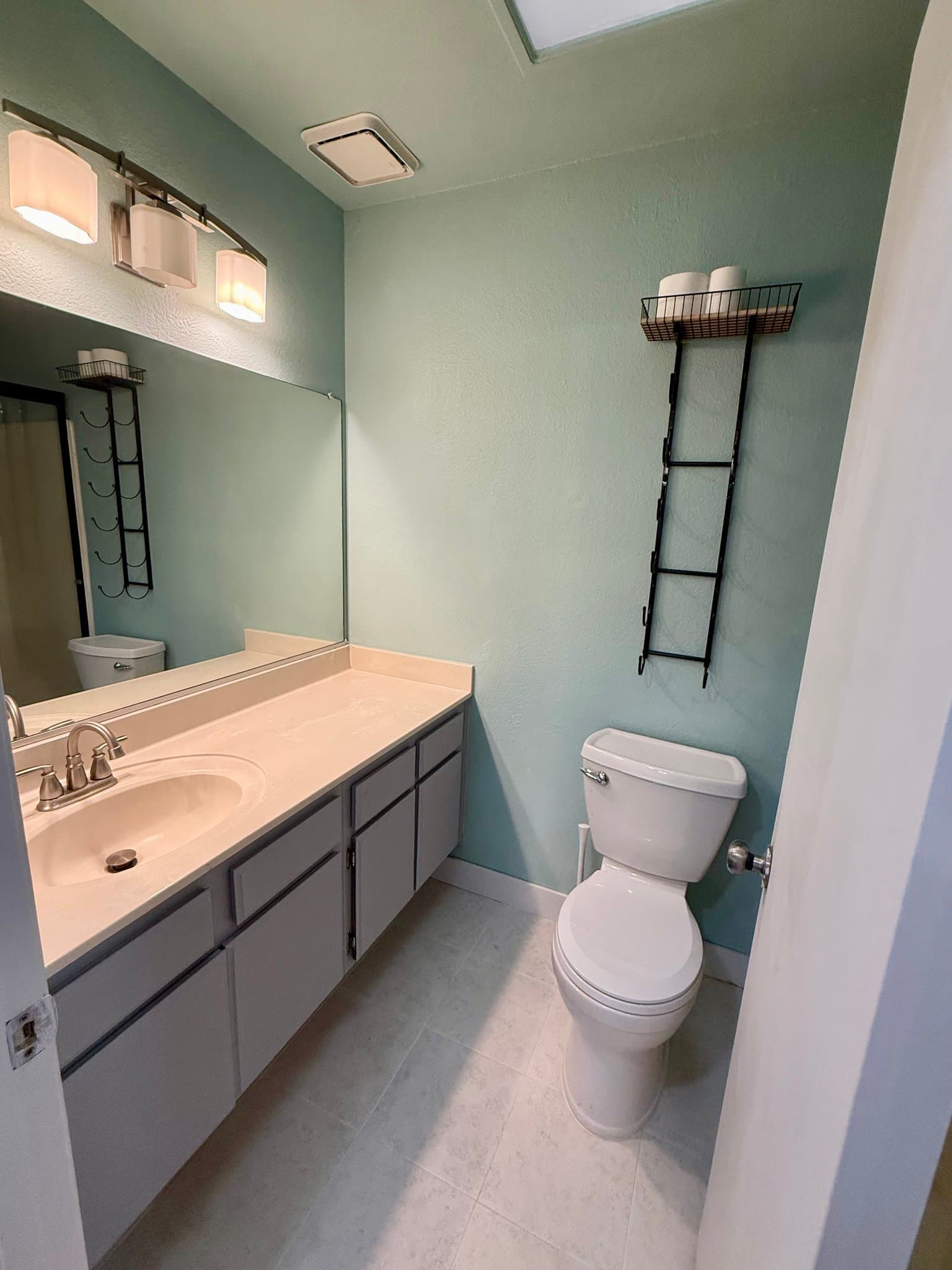 Palmdale House: 37626 12th St E