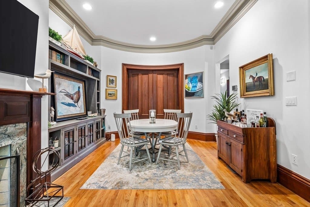 Boston Condo: 16 Holyoke St