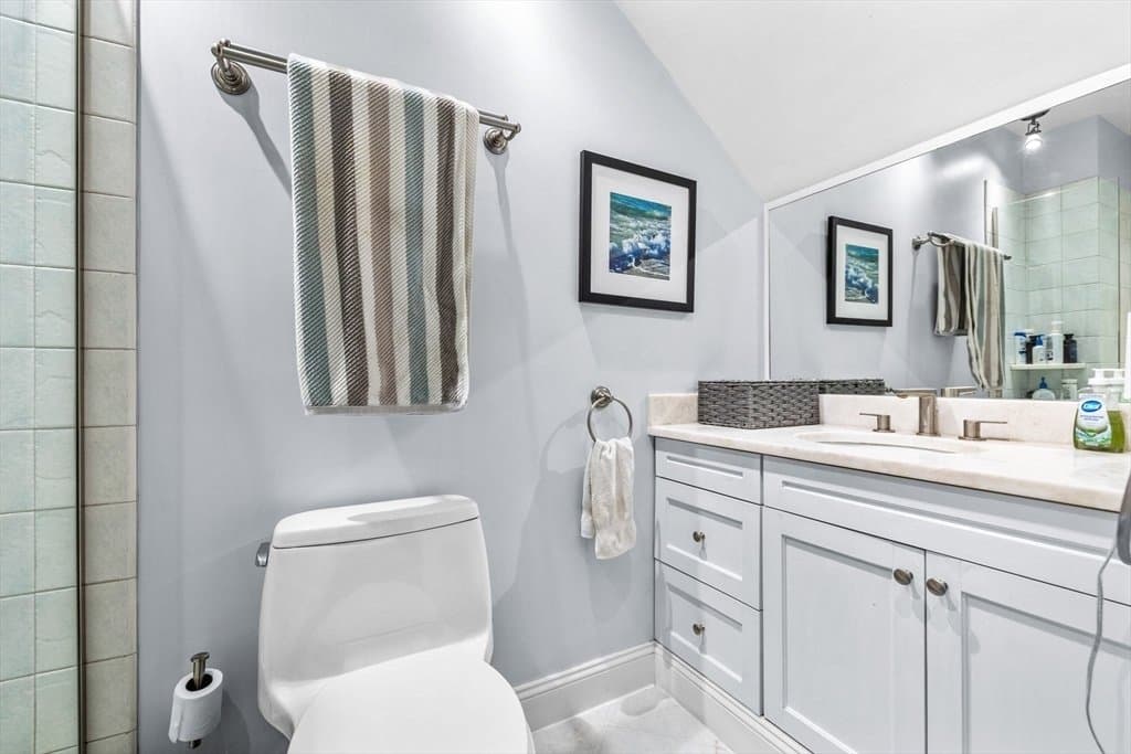 Boston Condo: 16 Holyoke St