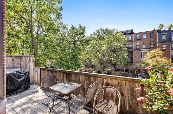 Boston Condo: 16 Holyoke St
