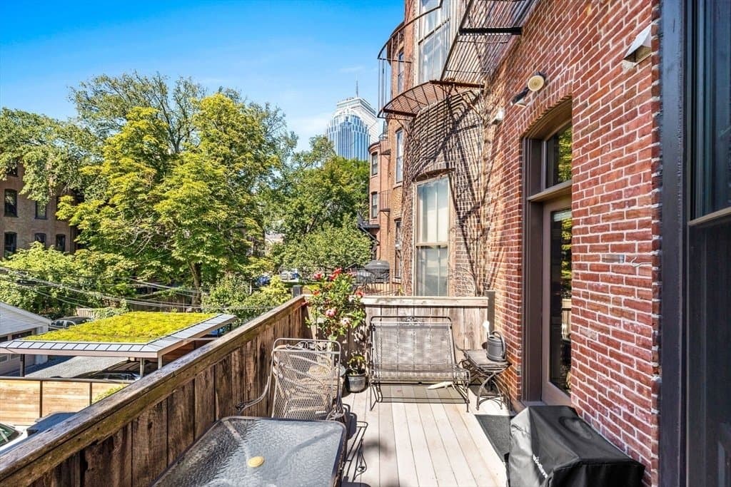 Boston Condo: 16 Holyoke St